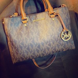 Designer MICHAEL KORS hand bag